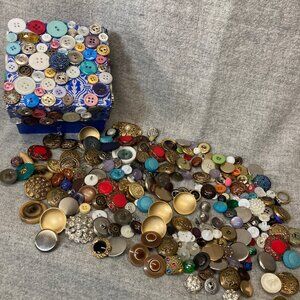 Vintage Sewing Buttons Lot Metal Plastic 15 oz ~ 1 Pound Assorted Colors Styles